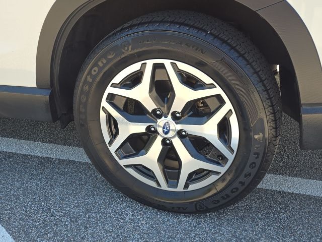 2023 Subaru Forester Premium:B02302