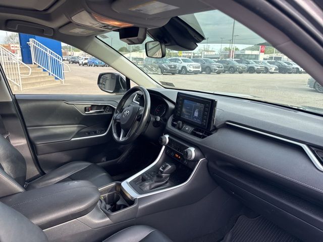 2019 Toyota RAV4 XLE Premium photo