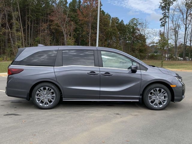 2025 Honda Odyssey Touring 11