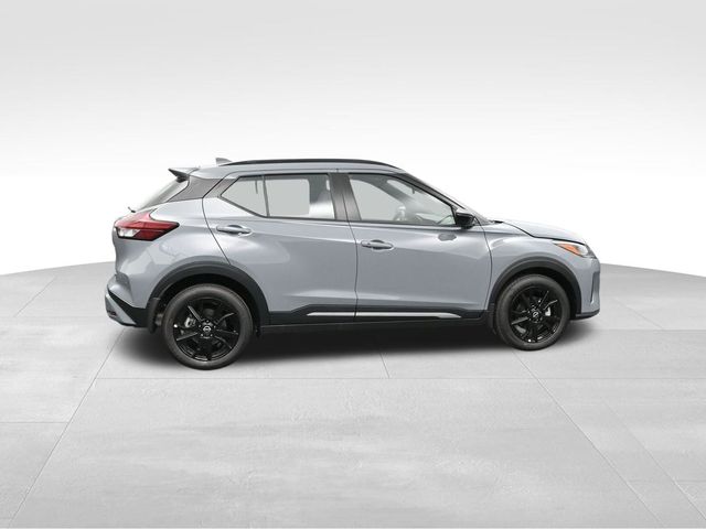 2024 Nissan Kicks SR 3