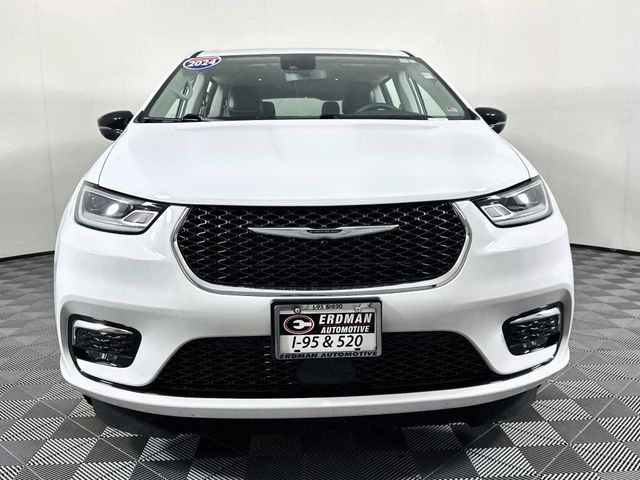 Used 2024 Chrysler Pacifica Van