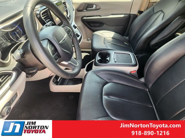 Used 2024 Chrysler Pacifica Van