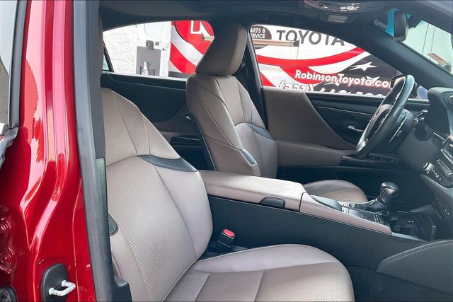 Used 2022 Lexus ES Sedan