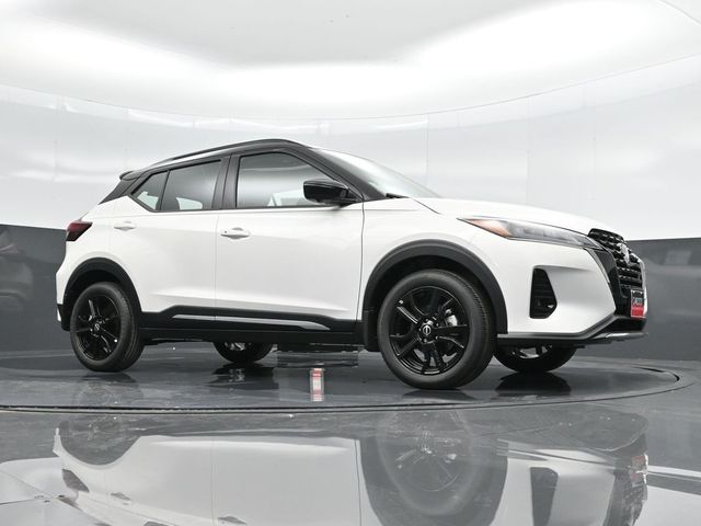 2024 Nissan Kicks SR 33