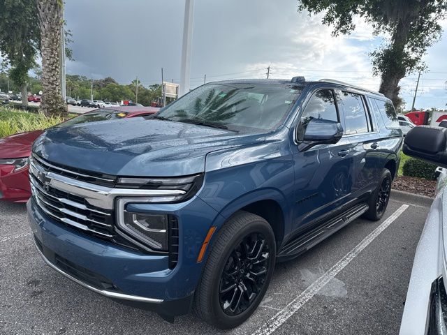 2025 Chevrolet Suburban LT 4WD's photo