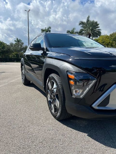 Used 2025 Black Hyundai SEL image 4