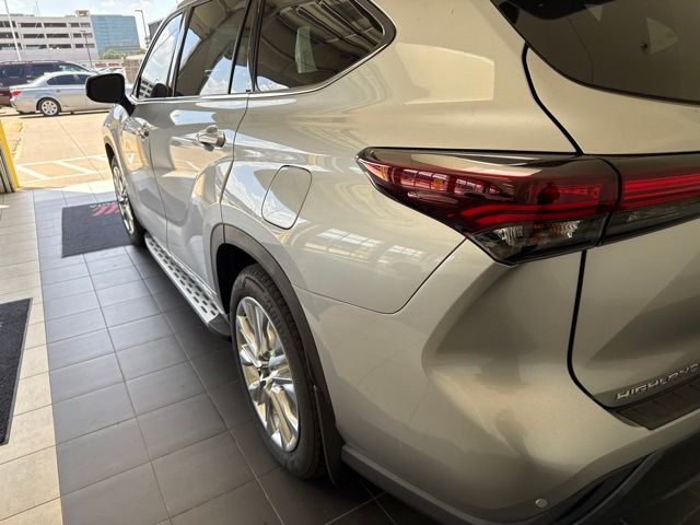 2025 Toyota Highlander Limited Silver at Gullo Toyota