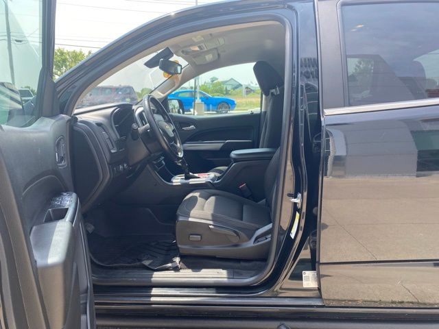 2020 Chevrolet Colorado LT - Black exterior view 11
