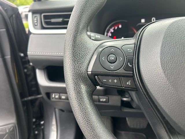 2025 Toyota RAV4 XLE - Photo 20