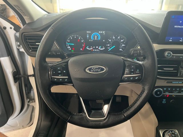 2021 Ford Escape SE photo