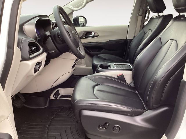 Used Car 2023 Chrysler Pacifica  Touring L For Sale Under $30,000 In San Antonio, Texas