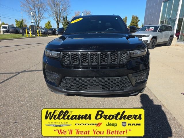 2024 Jeep Grand Cherokee Altitude X - Diamond Black Crystal Pearlcoat exterior view 2