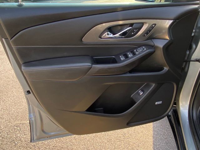 used 2023 Chevrolet Traverse car, priced at $28,204
