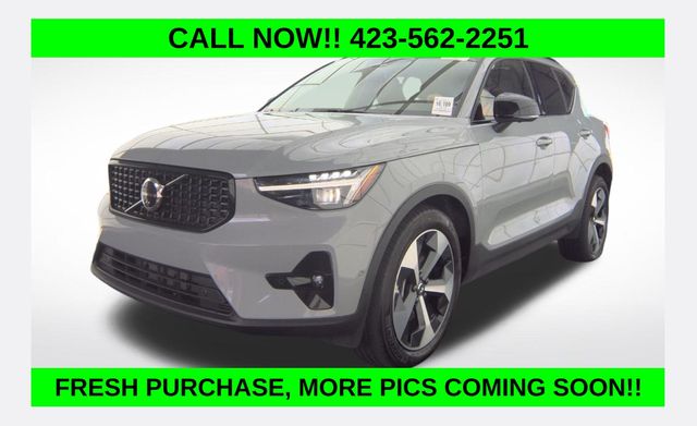 Vapour Gray Metallic 2026 Volvo XC40 B5 Plus AWD SUV / Crossover All-Wheel Drive Automatic