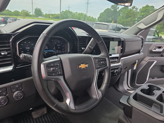 Used 2025 White Chevrolet LT image 17