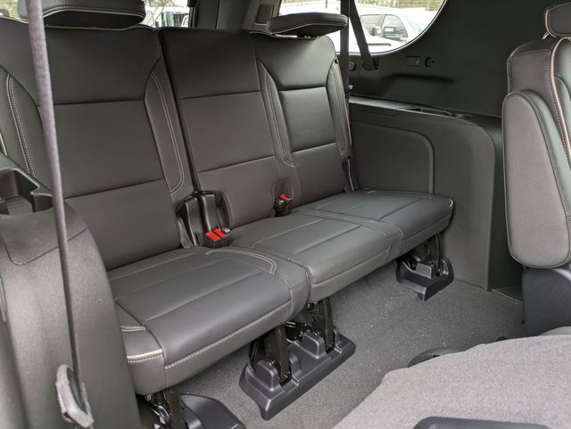 2025 Chevrolet Suburban Premier photo