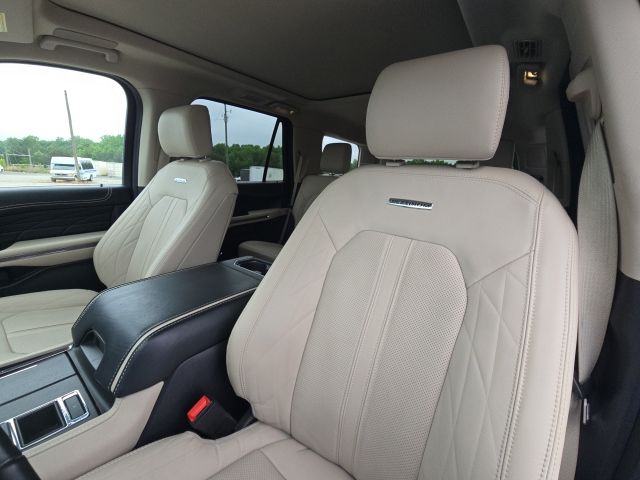 2023 Ford Expedition Platinum:168660A