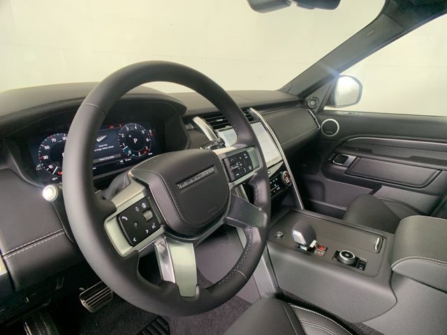 2025 Land Rover Discovery Metropolitan Edition 14