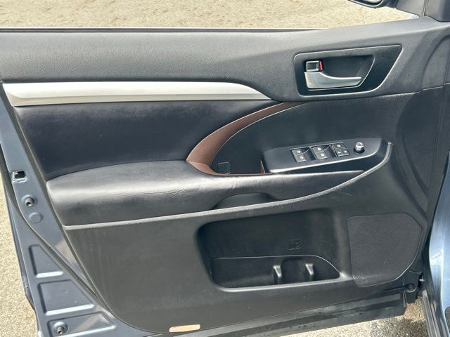 used 2019 Toyota Highlander car, priced at $24,059