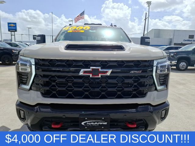 2026 Chevrolet Silverado 2500HD ZR2 — photo 2