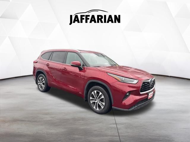2022 Toyota Highlander Hybrid XLE AWD