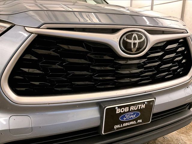 2020 Toyota Highlander XLE Silver at Bob Ruth Ford