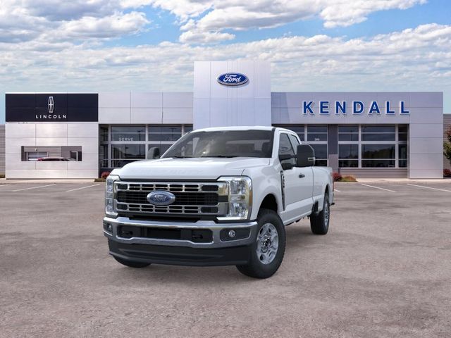 New 2026 Oxford White Ford XLT image 2