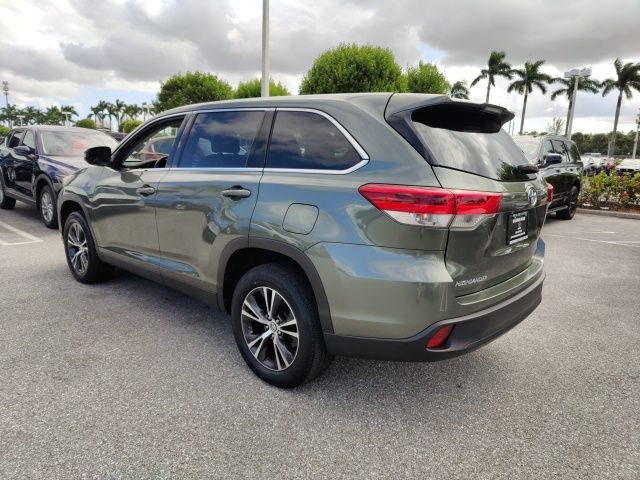 2019 Toyota Highlander LE 11