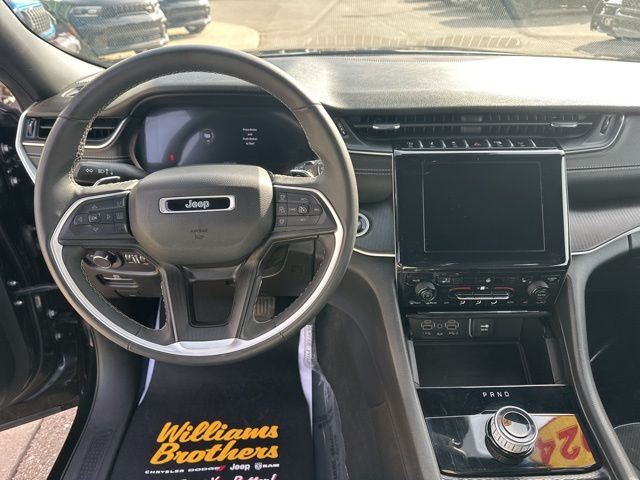 2024 Jeep Grand Cherokee L Altitude - Diamond Black Crystal Pearlcoat exterior view 13