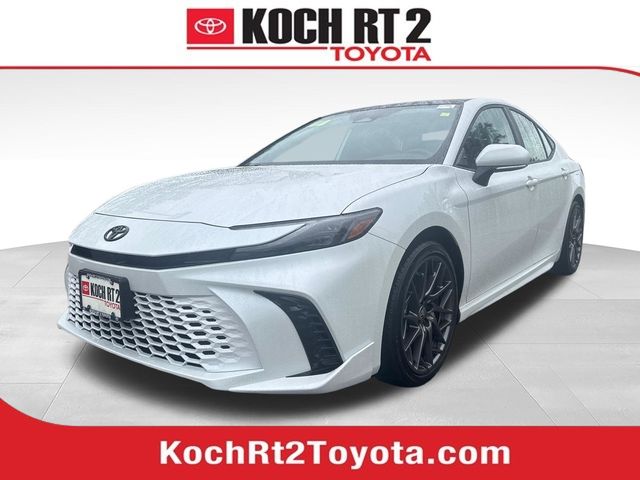 2025 Toyota Camry Negro (Wind Chill Pearl/Midnight Black Metallic) Sedán Tracción en las cuatro ruedas Transmisión variable continua