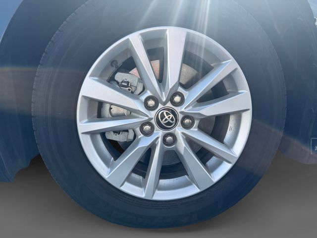 2025 Toyota Camry LE - Photo 12