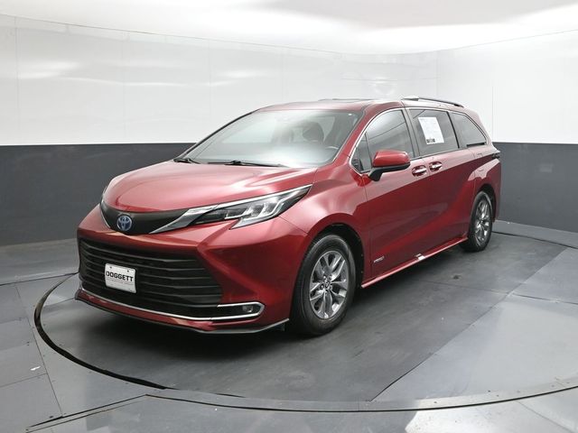 2021 Toyota Sienna XLE 7-Passenger FWD