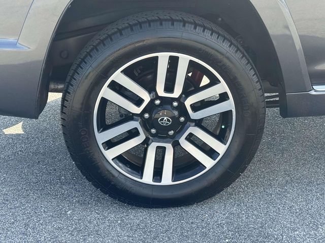 Used 2022  Toyota Limited image 7