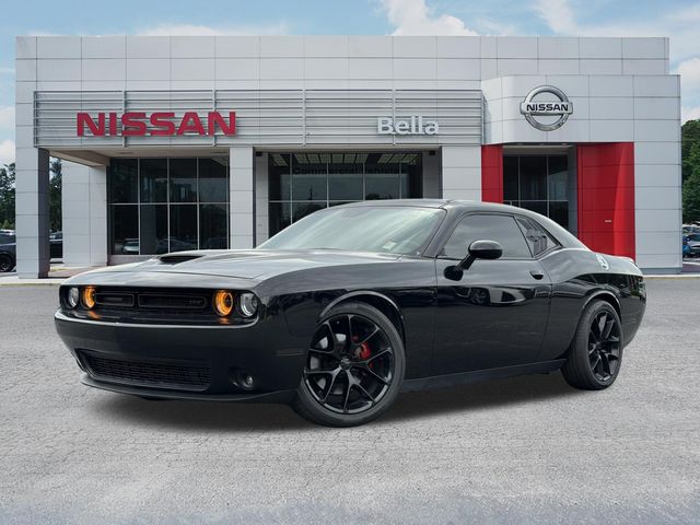 Pitch Black Clearcoat 2022 Dodge Challenger Coupe Rear-Wheel Drive 8-Speed Automatic