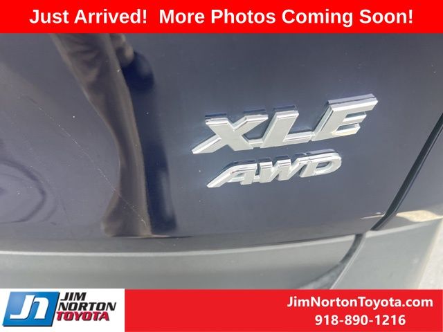 2024 Toyota RAV4 XLE Premium 8