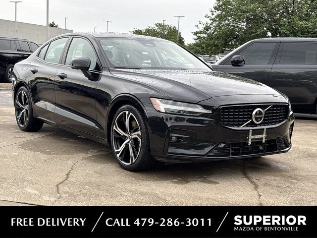 2024 Volvo S60 B5 Plus Dark Theme FWD