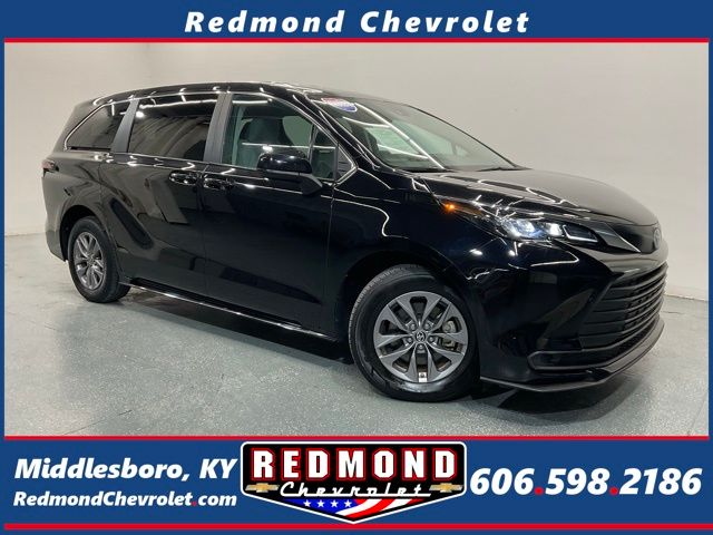 2024 Toyota Sienna LE 8-Passenger FWD