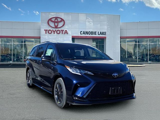2026 Toyota Sienna XSE's photo