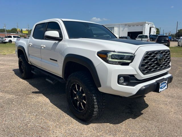 Super White 2021 Toyota Tacoma Pickup Truck Four-Wheel Drive 6-Speed Automatic
