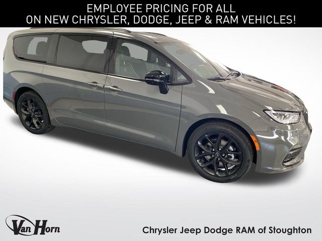 2025 Chrysler Pacifica Limited photo