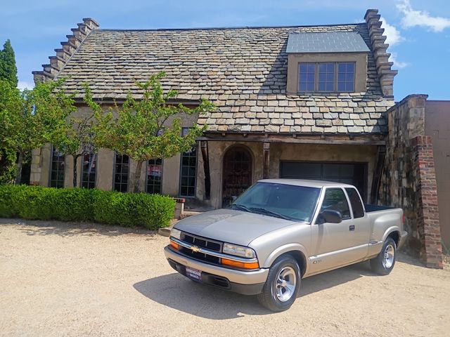 Light Pewter Metallic 1999 Chevrolet S-10 LS Extended Cab RWD Pickup Truck Rear-Wheel Drive 5-Speed Manual