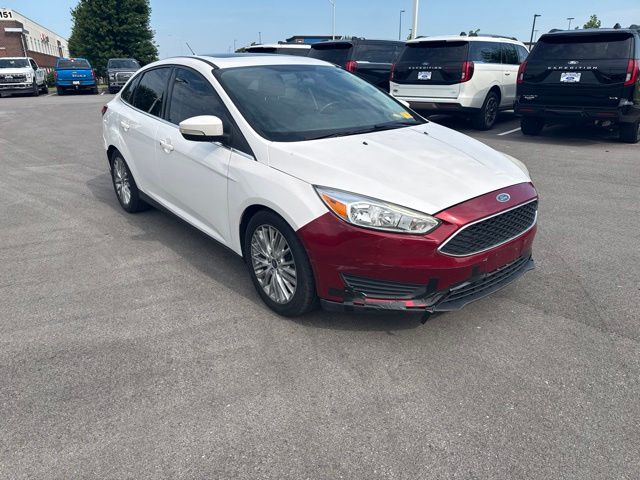 White Platinum Metallic Tri-Coat 2018 Ford Focus Sedan Front-Wheel Drive 6-Speed Automatic