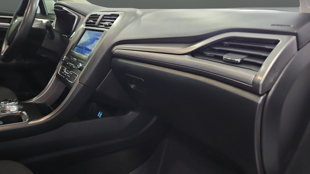Used 2020 Oxford White Ford SE image 27