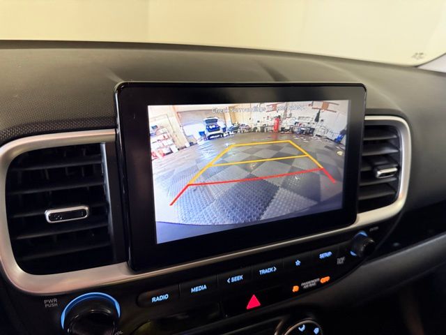 2022 Hyundai Venue SE photo