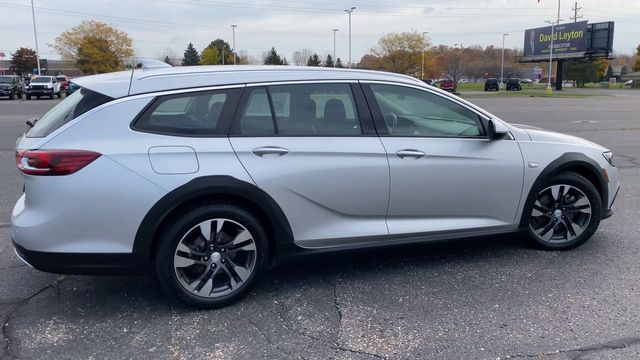 2018 Buick Regal TourX Essence 8