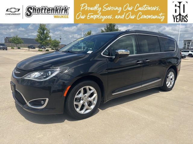 2020 Chrysler Pacifica Limited's photo