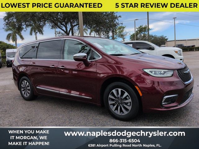 Velvet Red Pearlcoat 2022 Chrysler Pacifica Hybrid Minivan Front-Wheel Drive Continuously Variable Transmission