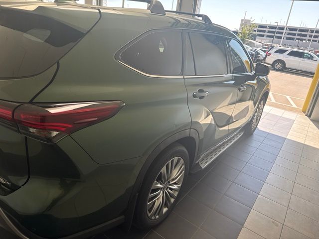 2024 Toyota Highlander Platinum  at Toyota of Victoria