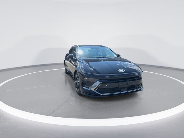 Used 2025 Black Hyundai SEL image 2