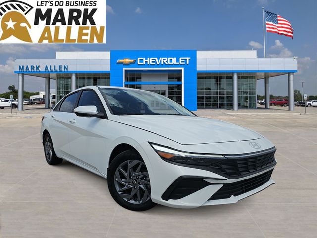 Serenity White 2025 Hyundai Elantra Hybrid Sedan Front-Wheel Drive 6-Speed Dual Clutch